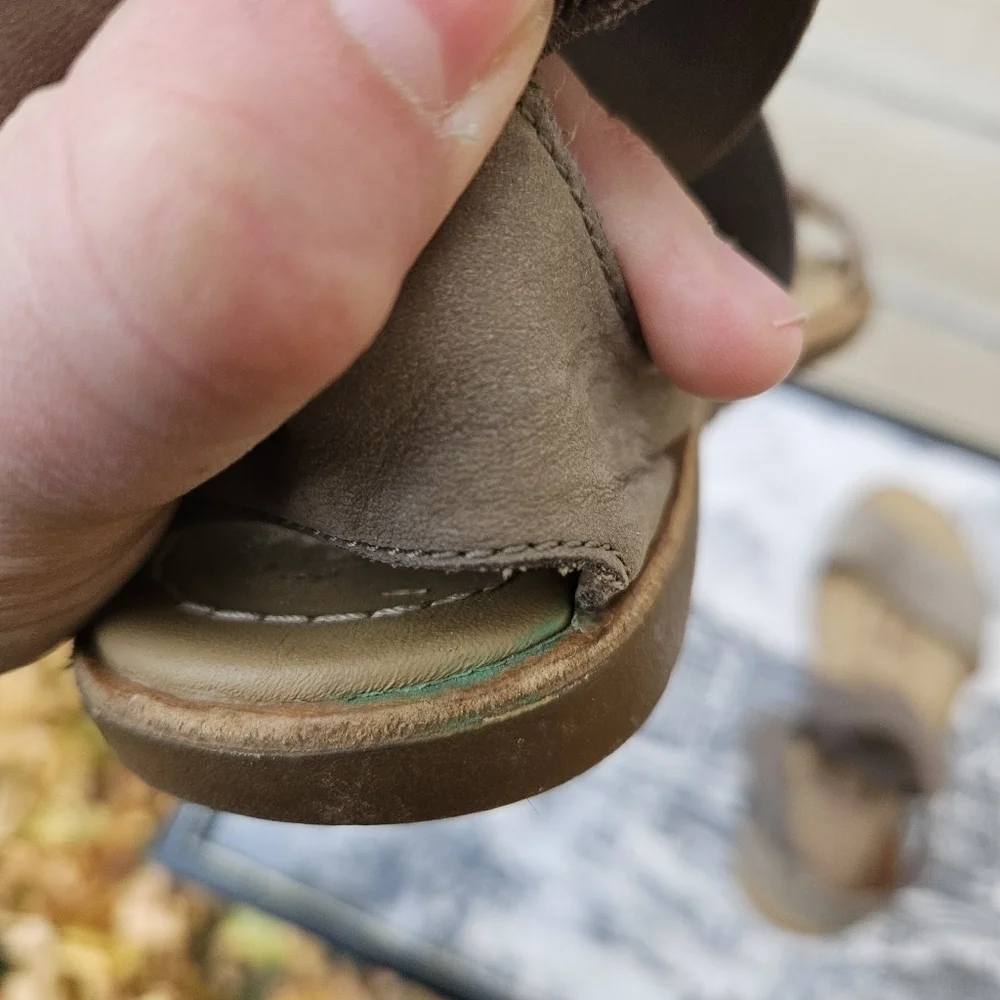 Sorel Ella cross-strap sandals taupe size 6